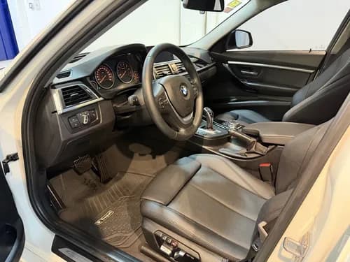 Bmw Serie 3 3.0 330i Sedan Sport Line 252cv · Foto 8