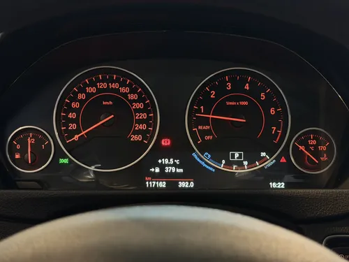 Bmw Serie 3 3.0 330i Sedan Sport Line 252cv · Foto 14