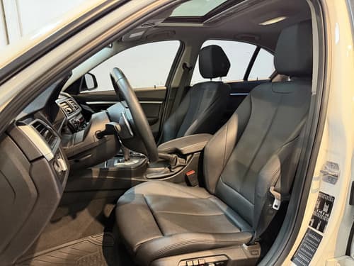 Bmw Serie 3 3.0 330i Sedan Sport Line 252cv · Foto 9