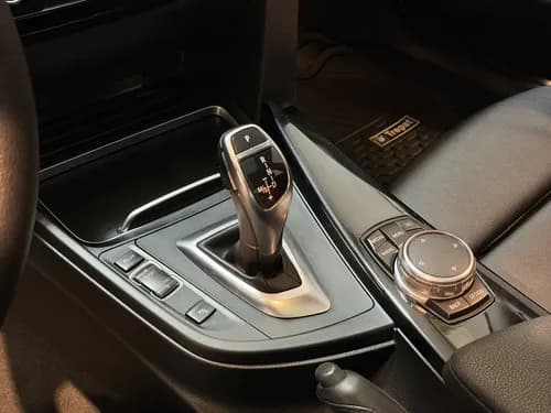 Bmw Serie 3 3.0 330i Sedan Sport Line 252cv · Foto 11