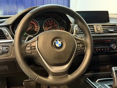 Bmw Serie 3 3.0 330i Sedan Sport Line 252cv · Foto 12